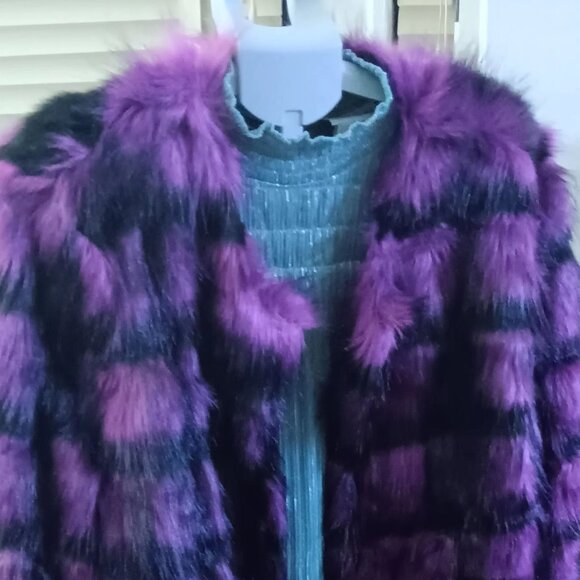Step into the spotlight with this STUNNING purple & black never-worn faux fur! - Picture 8 of 11